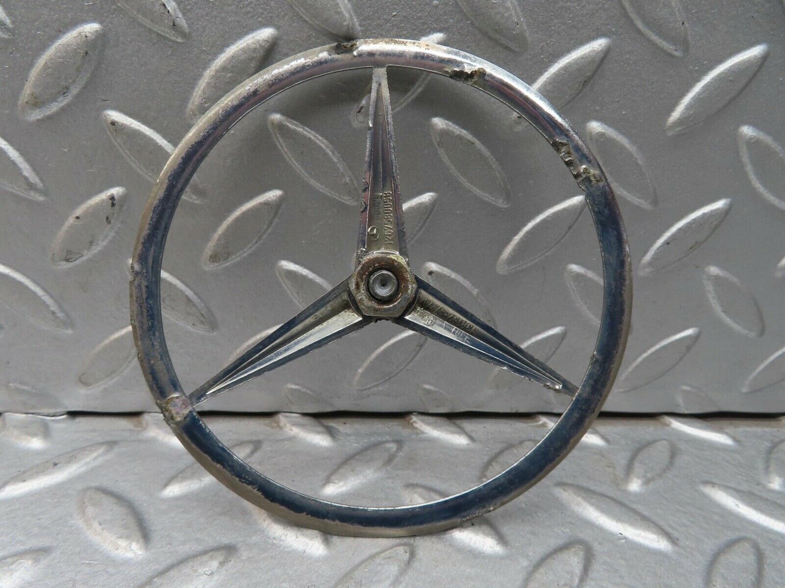 13623 Mercedes-Benz W123 200 Trunk Boot Lid Emblem 1267580058