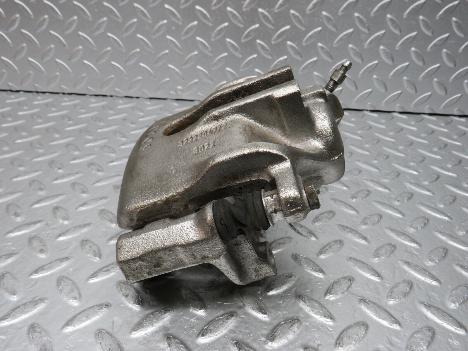 31507 Mercedes-Benz S124 220TE Wagon Front Left Brake Caliper Lucas 54