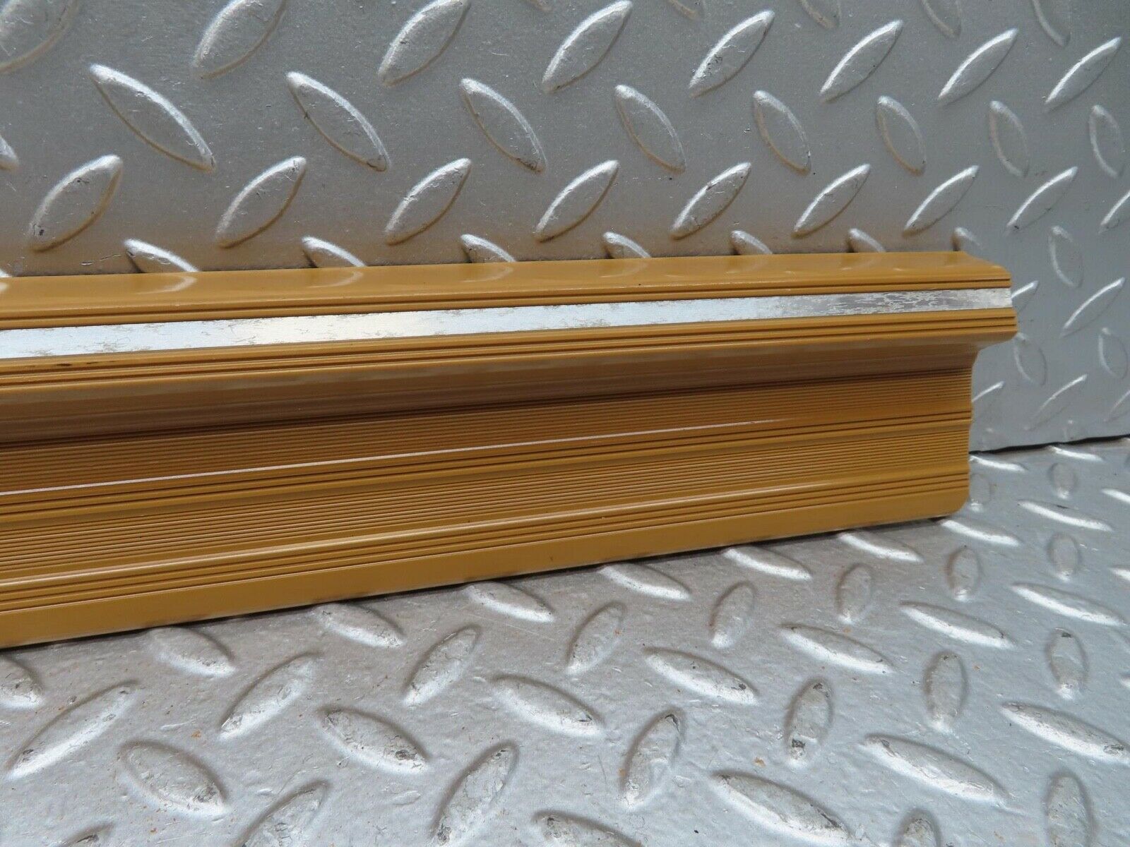 15856 Mercedes-Benz W123 280E Rear Left Door Sill Trim Beige