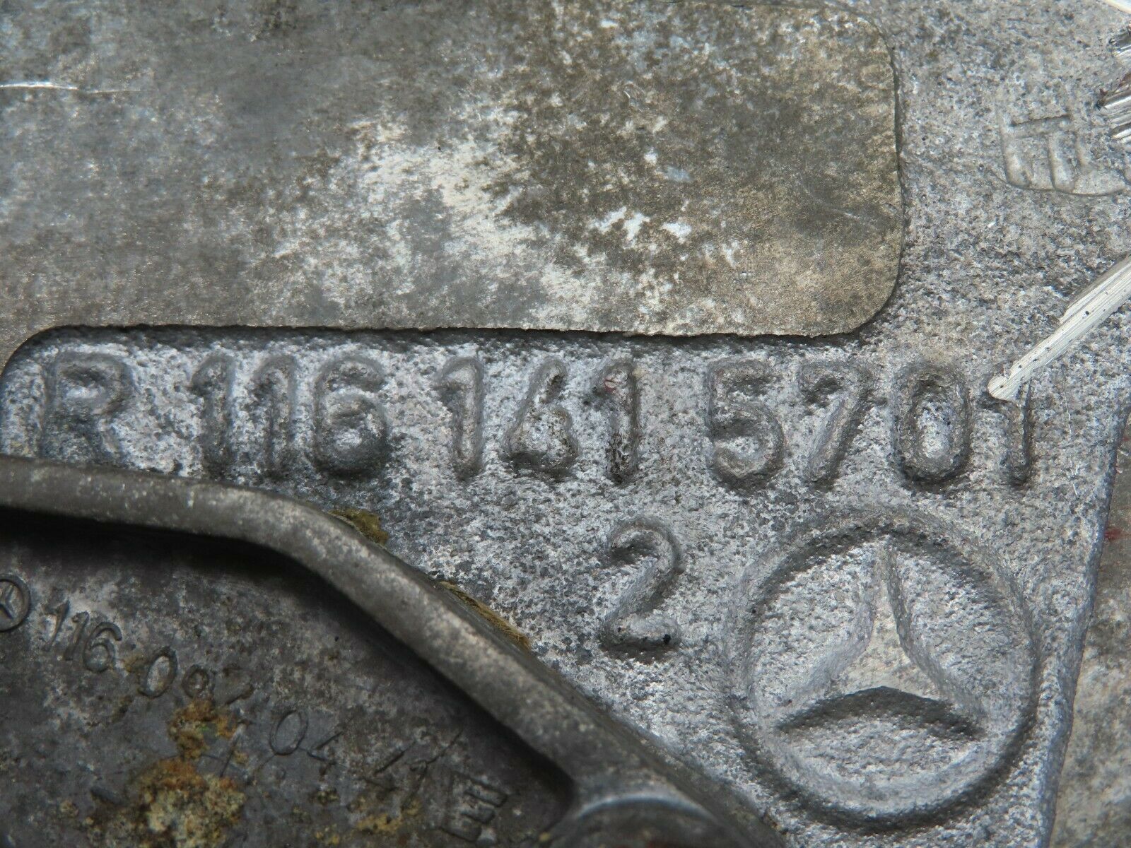 6417 Mercedes-Benz W126 380SE Intake Manifold 1161415701