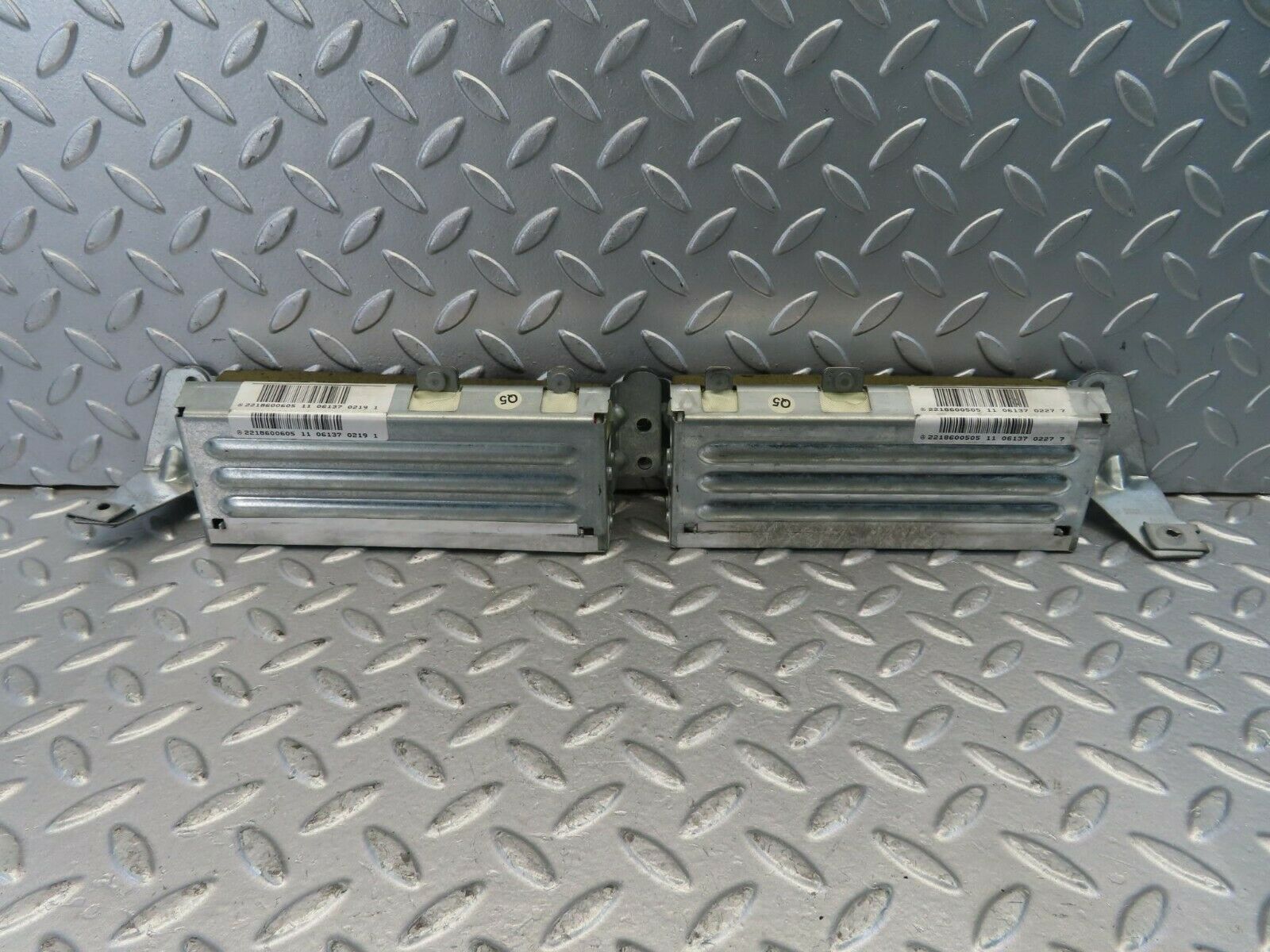 11151 Mercedes-Benz W221 S320 Rear Shoulder Airbag 2218600505/2218600605