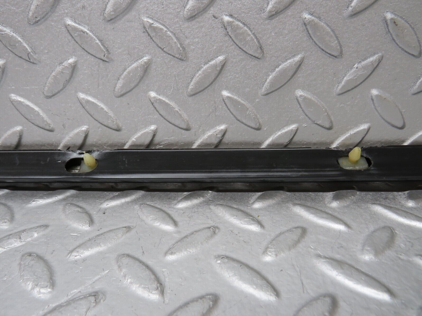 37435 Mercedes-Benz W109 300SEL Front Left Door Centre Moulding Trim