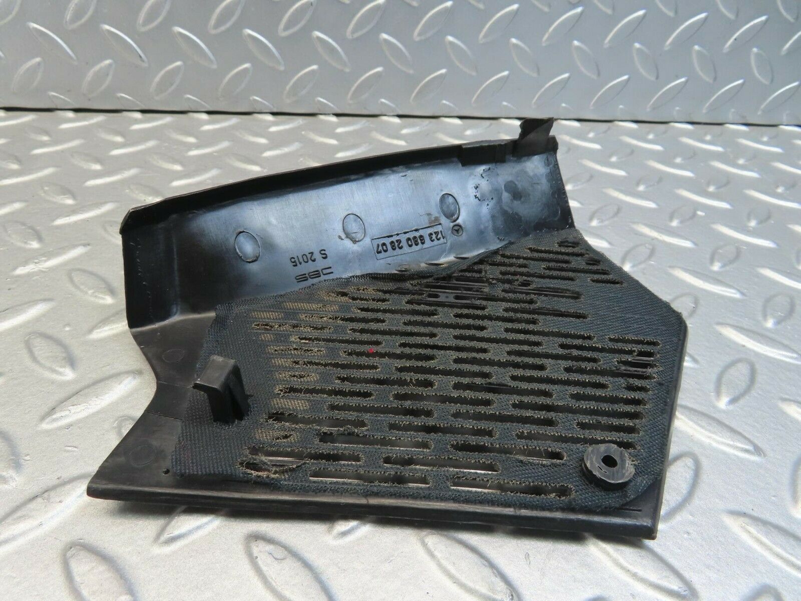 11490 Mercedes-Benz C123 230CE Coupe Right Speaker Cover Black 1236802807