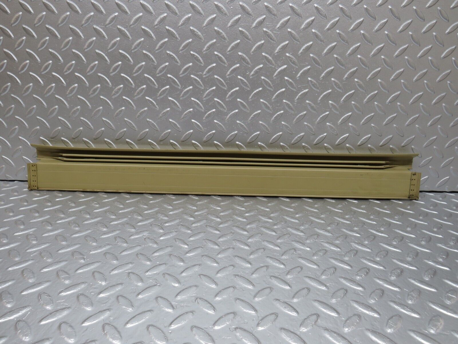 33982 Mercedes-Benz W124 260E Front Right Door Sill Beige