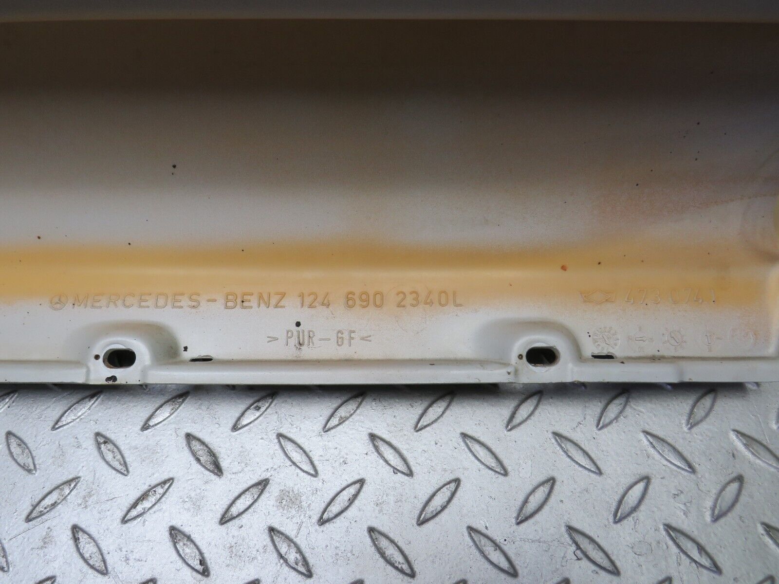 30252 Mercedes-Benz W124 230E Side Skirt Left Side 1246902340