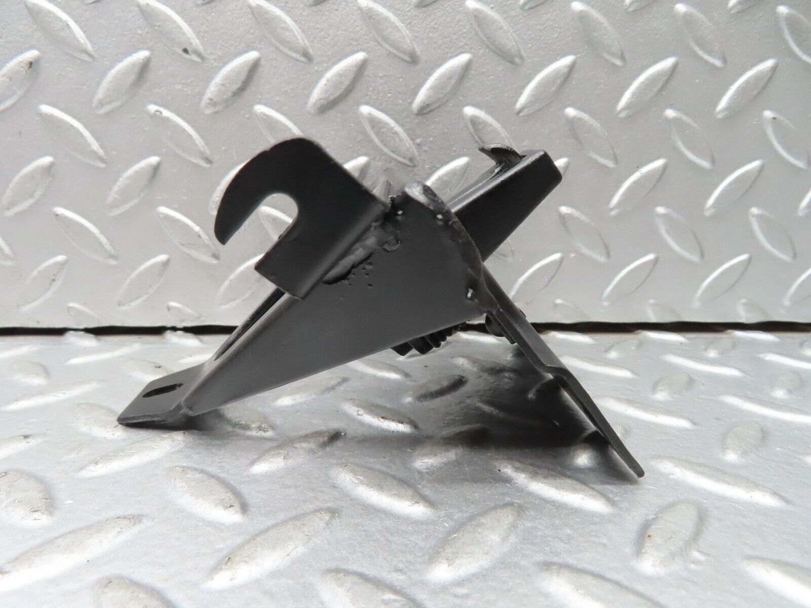 19002 Mercedes-Benz W121 190b Ponton Bonnet Lock Lower