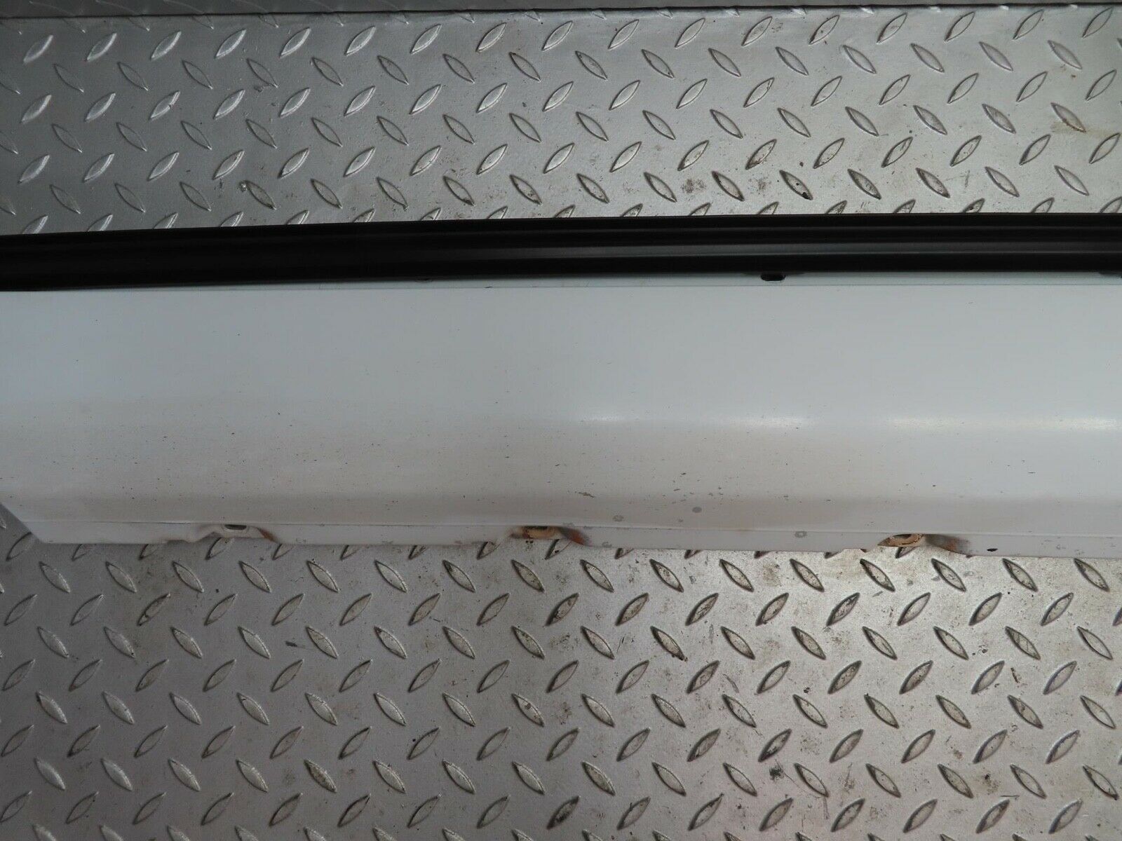 16507 Mercedes-Benz W124 260E Side Skirt Left Side