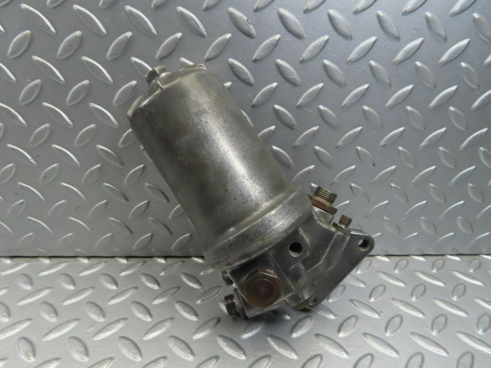 8936 Mercedes-Benz W108 Oil Filter Housing