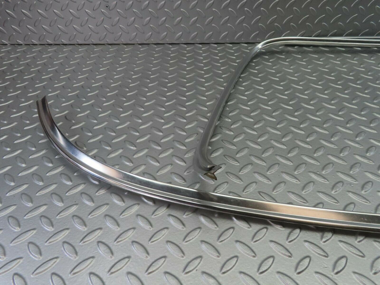 9850 Mercedes-Benz C123 280CE Coupe Rear Windscreen Chrome Frame