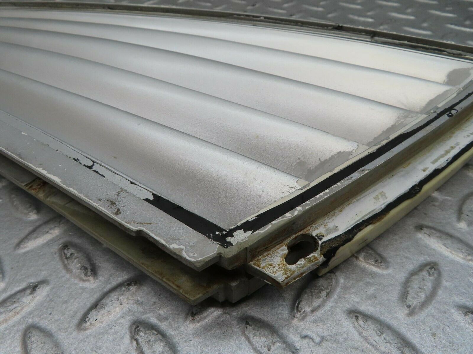 16586 Mercedes-Benz C107 380SLC Side Window Louvre Rear Left