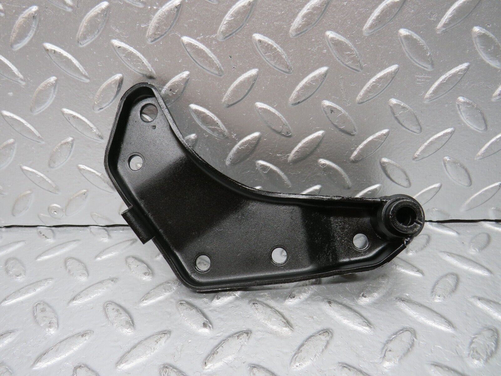 30868 Mercedes-Benz W201 190E 2.0L Power Steering Pump Bracket