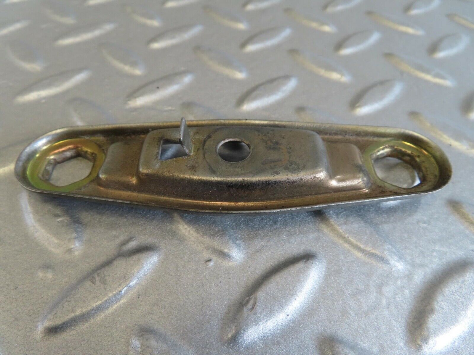 14037 Mercedes-Benz C107 280SLC Fuel Injector Bracket