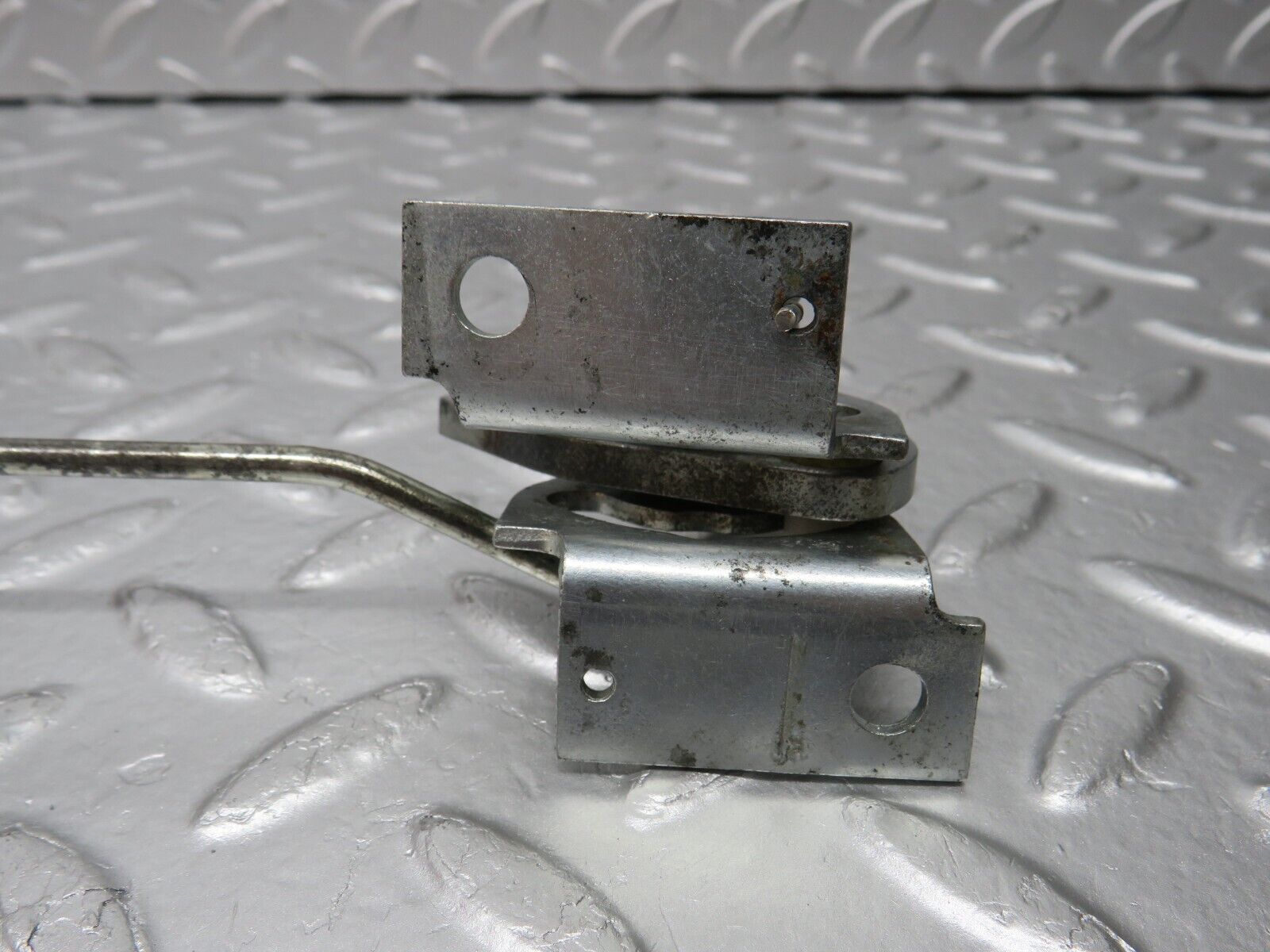 32563 Mercedes-Benz S124 300TE Wagon Rear Left Seat Bench Locking Mechanism