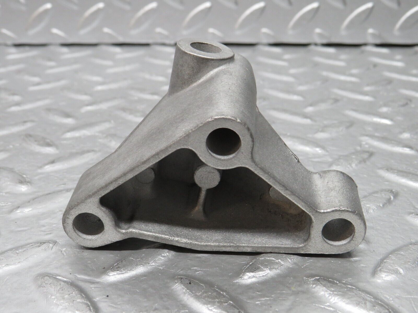 29414 Mercedes-Benz W124 230E Alternator Generator Support 1021550835