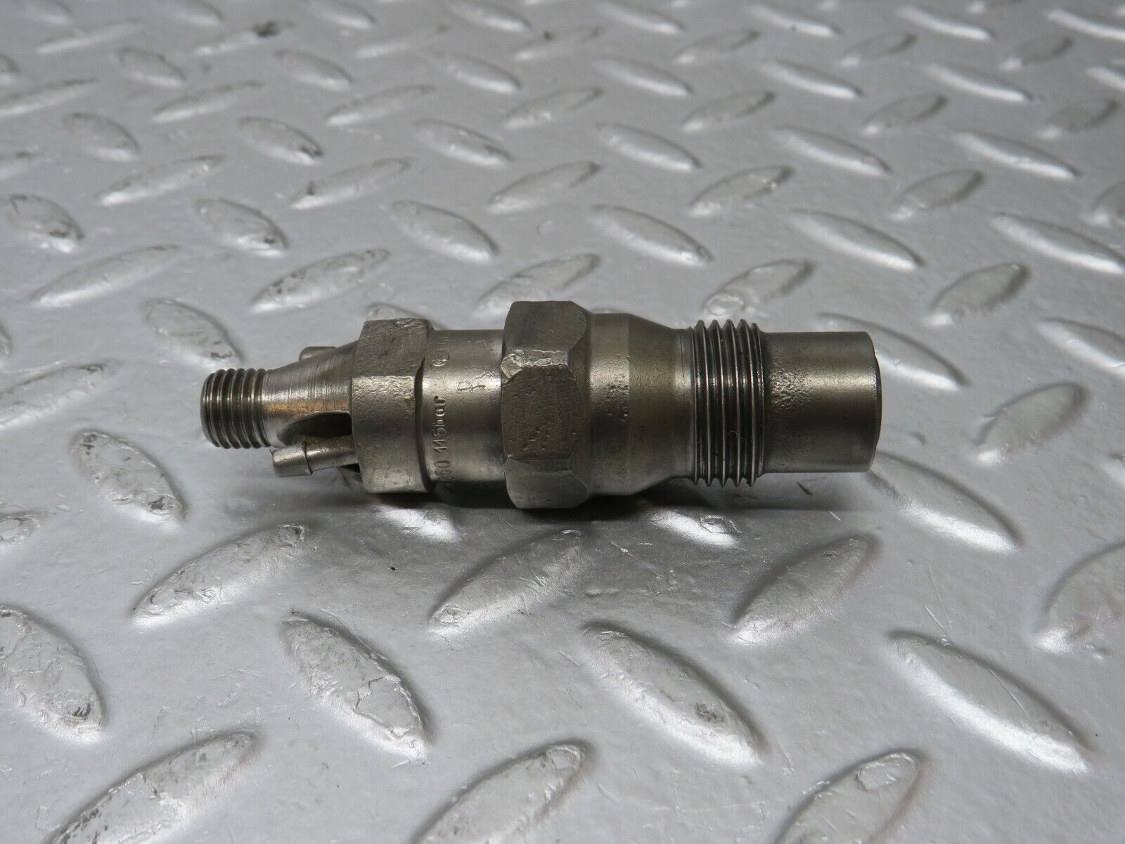 32901 Mercedes-Benz W123 300D Fuel Injector Bosch KCA30S35/4