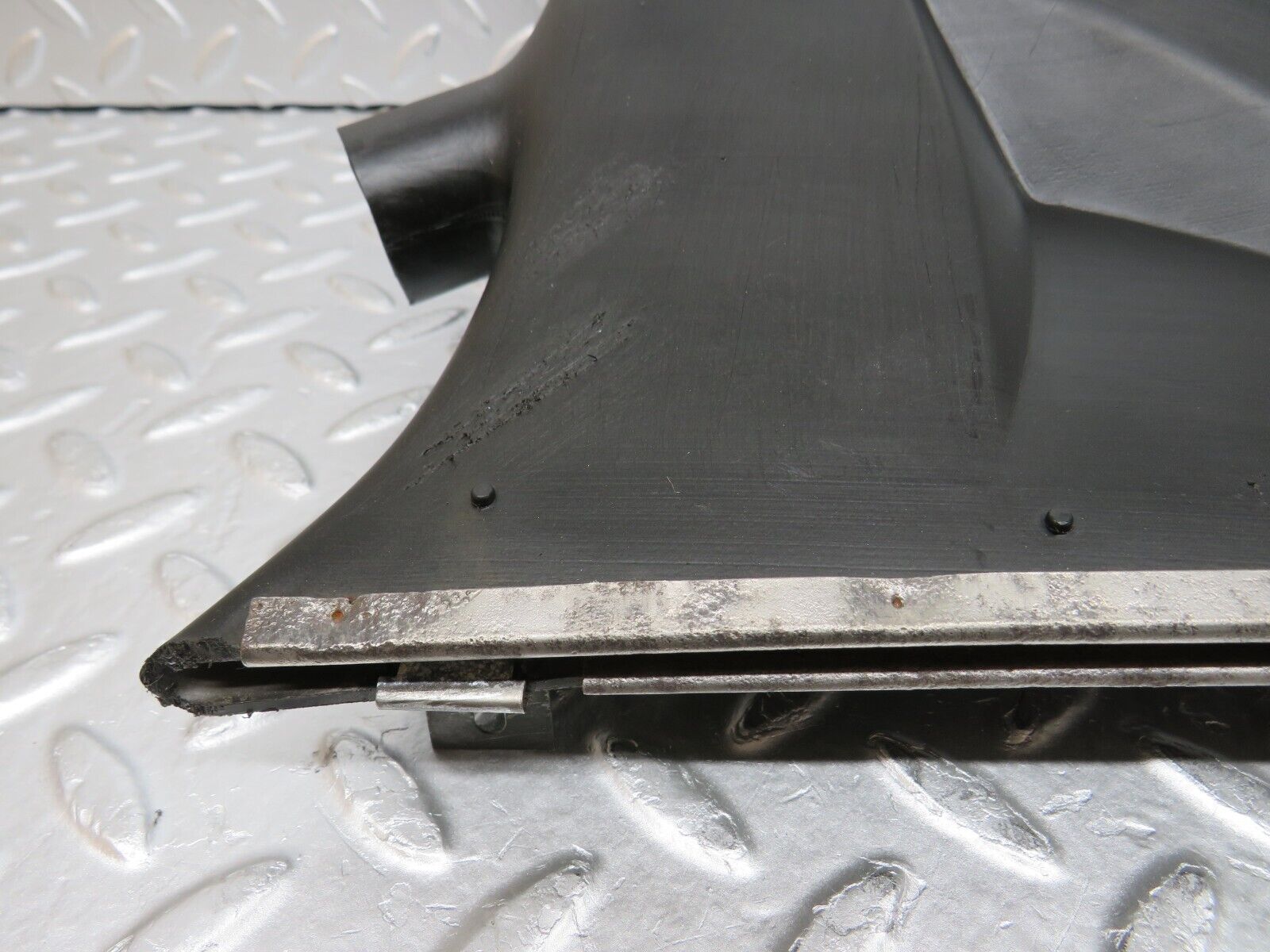 0032 Mercedes-Benz W116 350SE Ventilation Air Duct