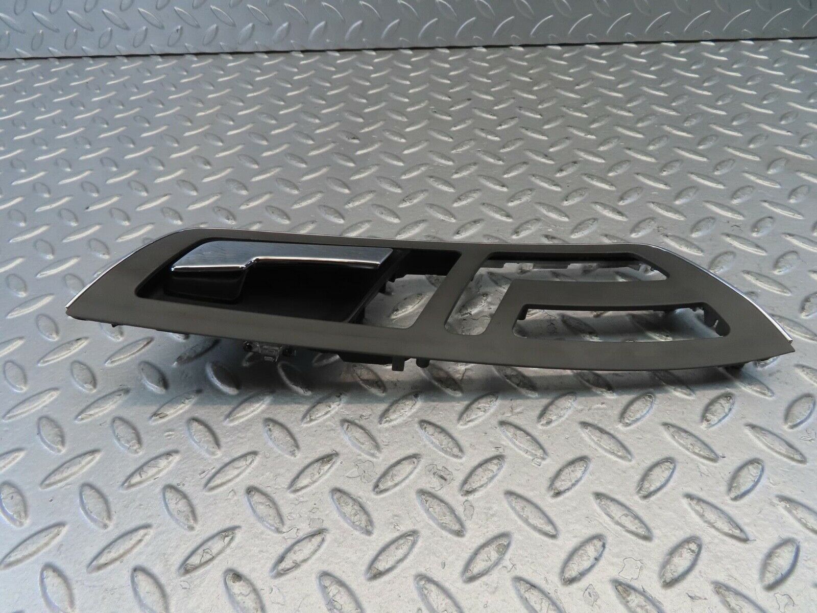 11105 Mercedes-Benz W221 S320 Front Right Door Handle 2217205848