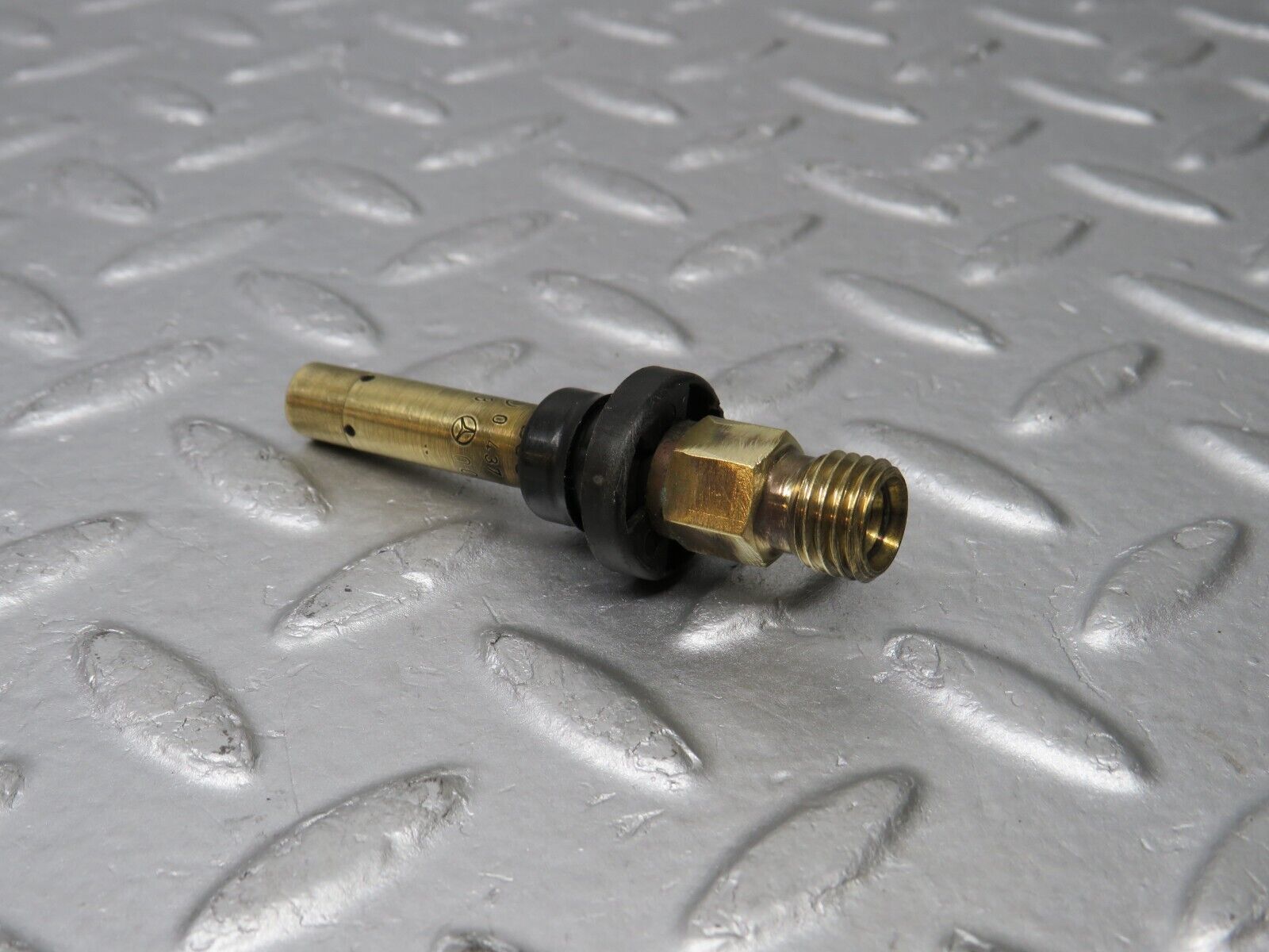 38906 Mercedes-Benz W201 190E 2.6L Fuel Injector Bosch 0000785623 0437502047