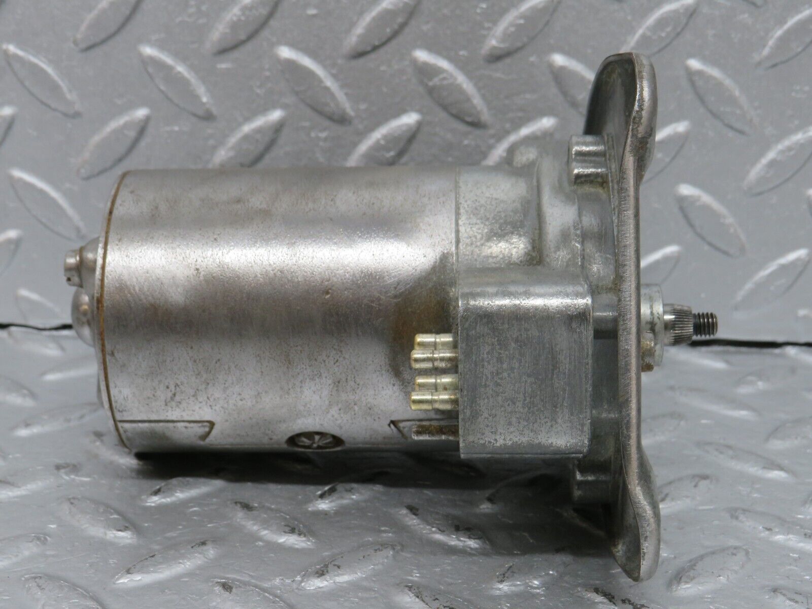 40230 Mercedes-Benz W110 230 Wiper Motor Bosch 0390716006