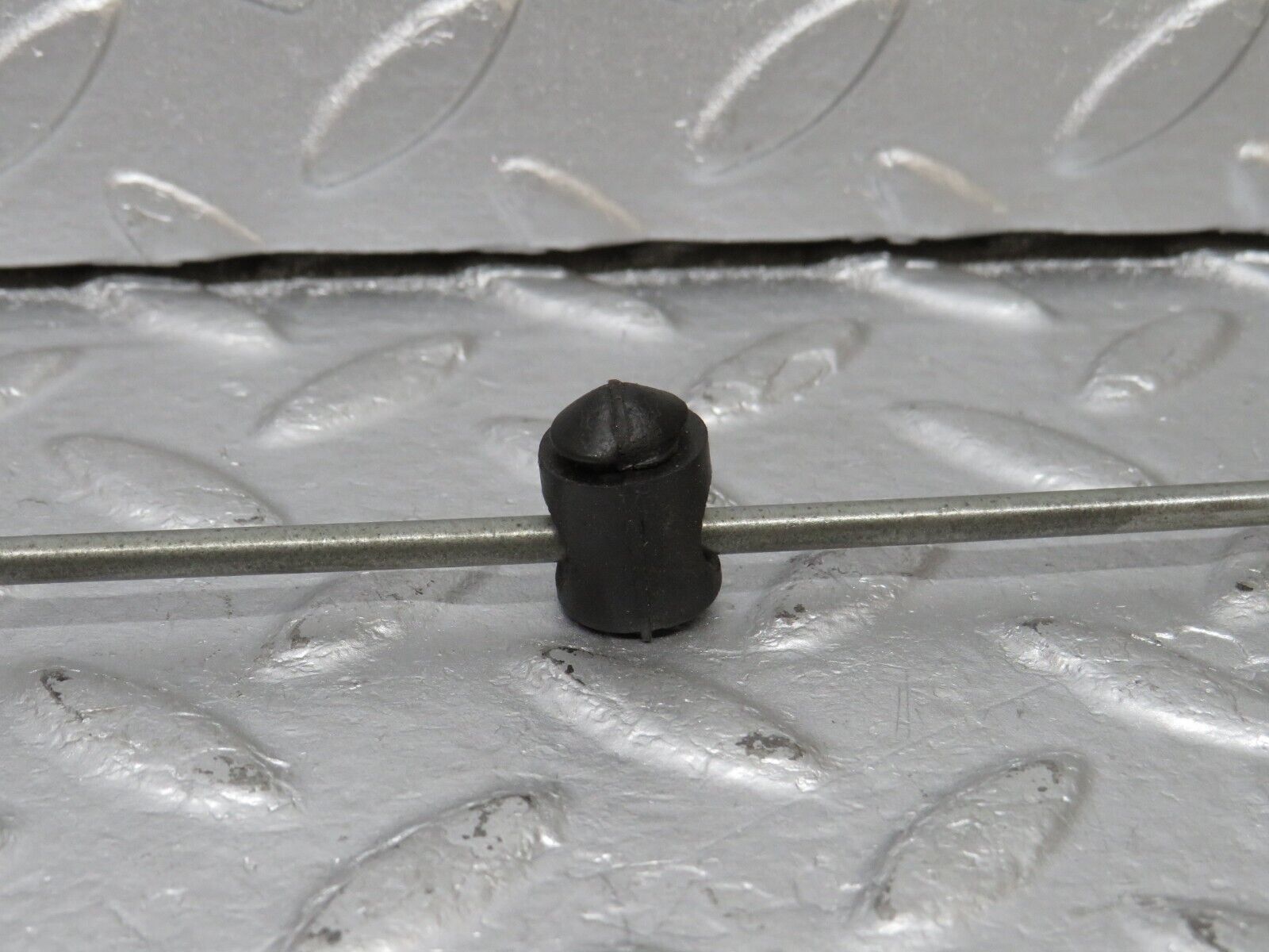 40459 Mercedes-Benz W110 230 Rear Door Lock Control Bar