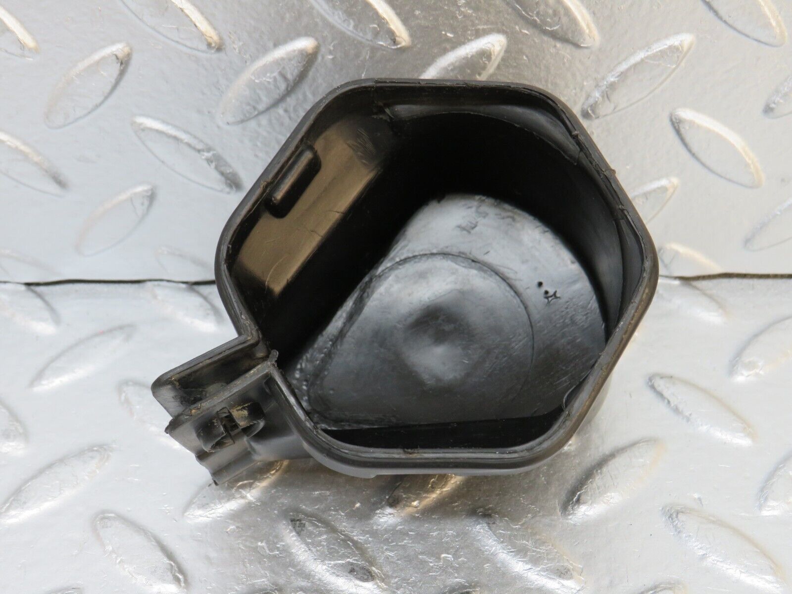 32415 Mercedes-Benz S124 300TE Wagon Ignition Coil Cover Cap 0001582285