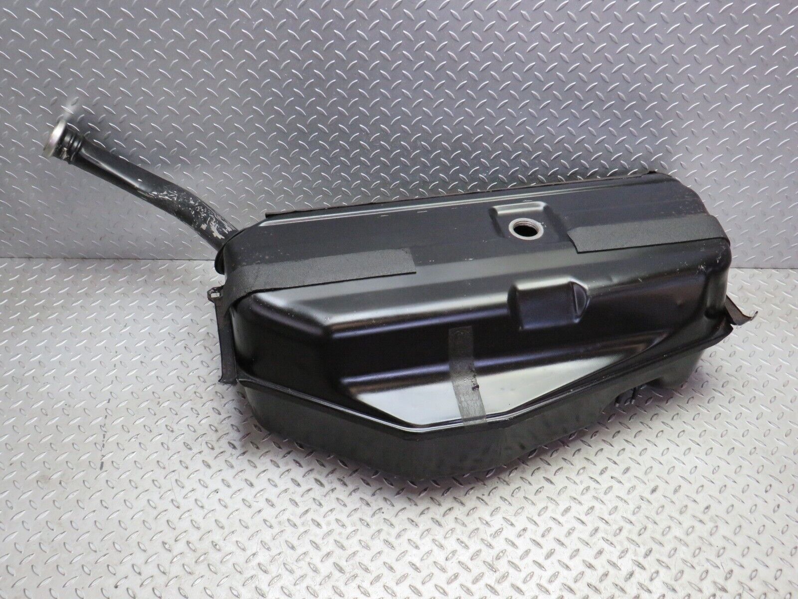 38021 Mercedes-Benz A124 320E Cabriolet Fuel Tank