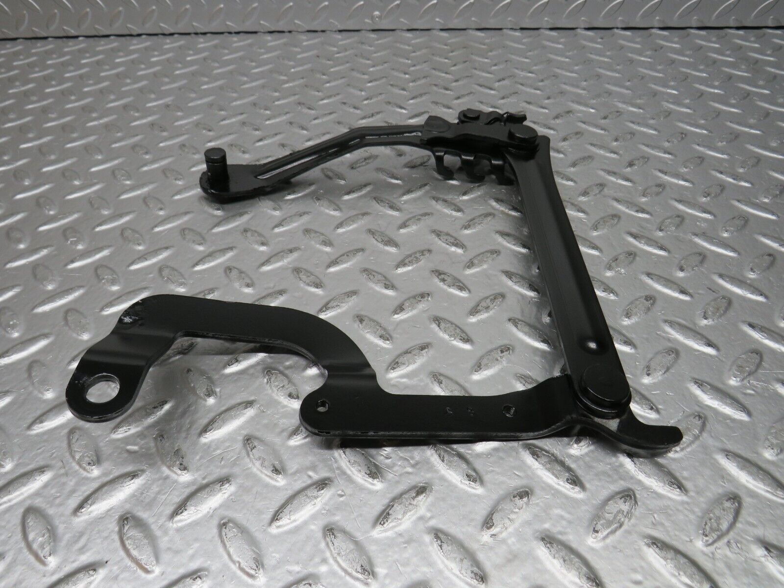 32124 Mercedes-Benz W123 230E Bonnet Hinge Right Side