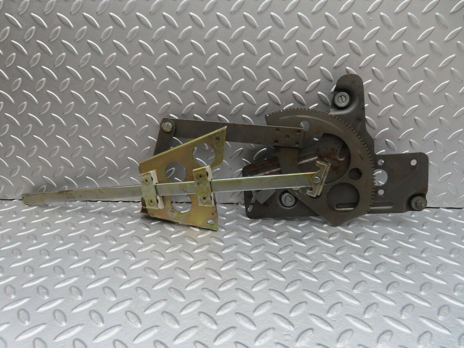 14003 Mercedes-Benz C107 280SLC Rear Left Power Window Regulator 1076700903