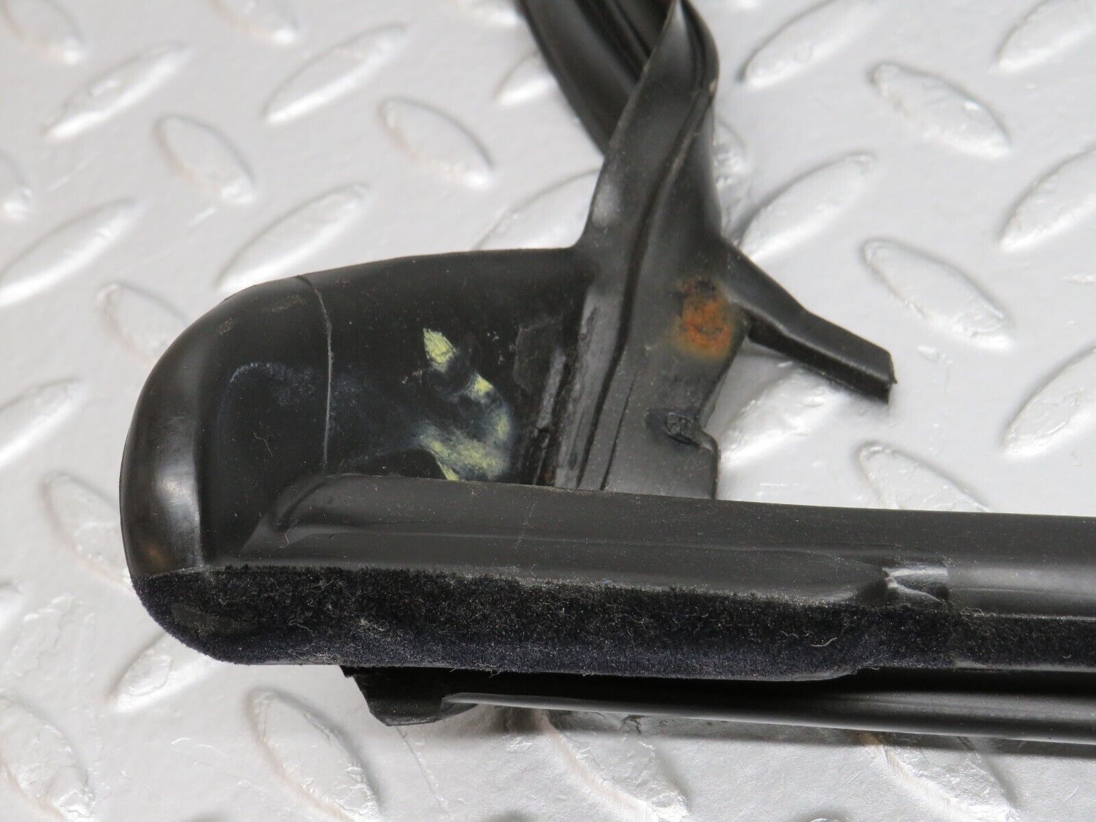 38606 Mercedes-Benz R129 280SL Coupe Front Windscreen Rubber Seal