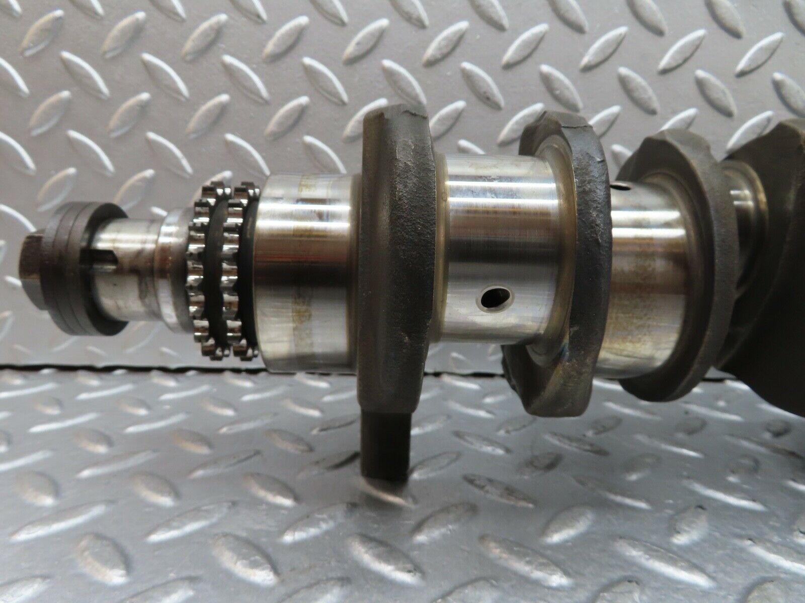 19200 Mercedes-Benz W123 300D Crankshaft OM617