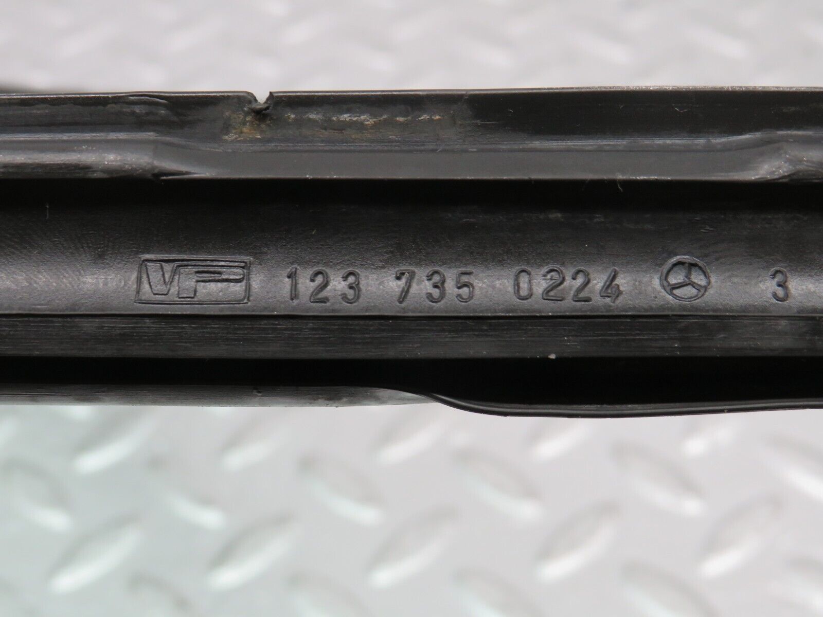 33142 Mercedes-Benz W123 Rear Right Quarter Window Glass 1237350224