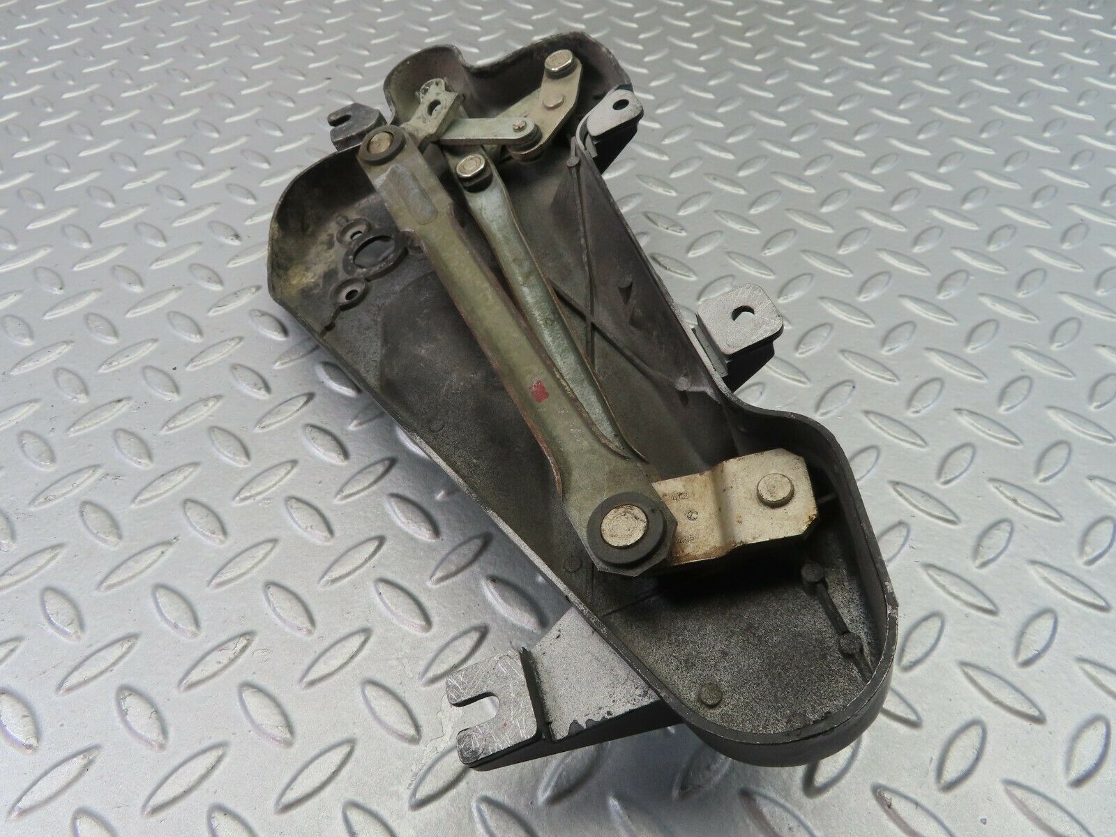 7464 Mercedes-Benz W116 450SE LHD Wiper Linkage Mechanism