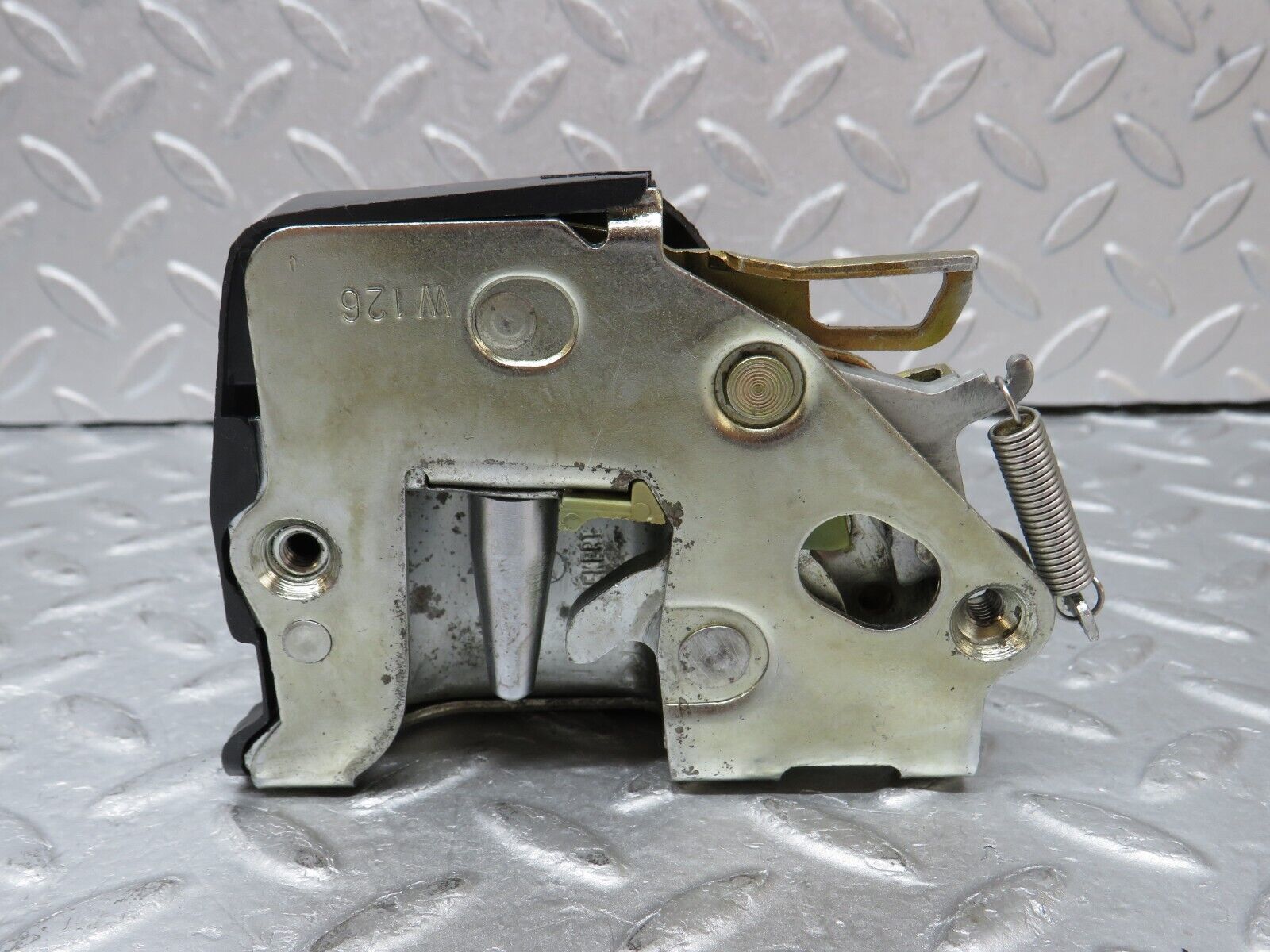 36041 Mercedes-Benz W126 420SE Front Right Door Lock Mechanism 1237230208