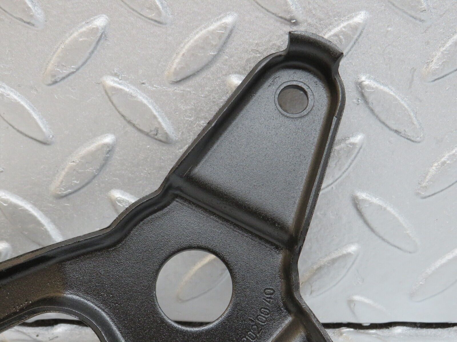 38114 Mercedes-Benz A124 320E Belt Tensioner Strut Bracket 1042020040