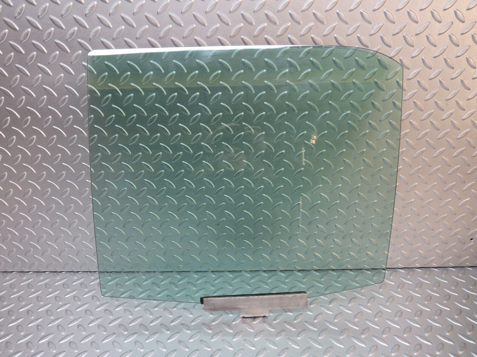 30421 Mercedes-Benz W124 230E Rear Left Door Window Glass