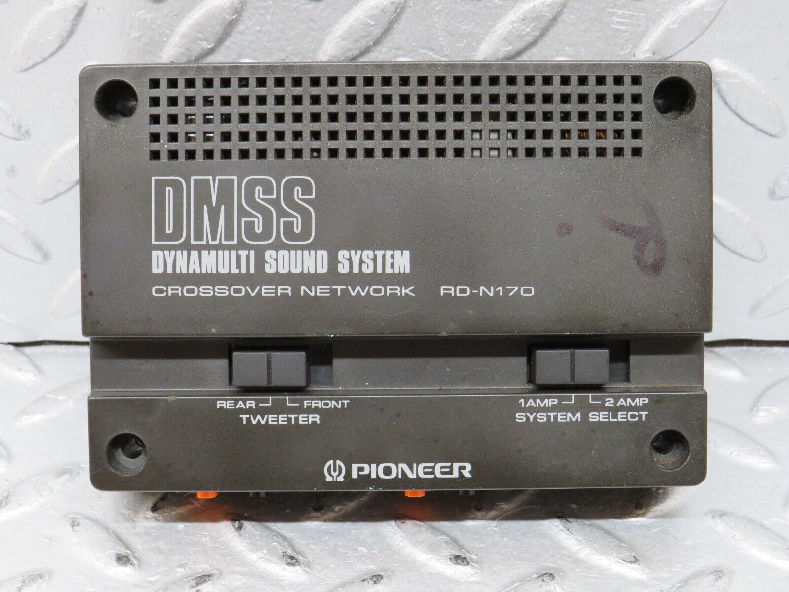 36505 Mercedes-Benz W201 190E 2.0L Dynamulti Sound System PIONEER RD-N170