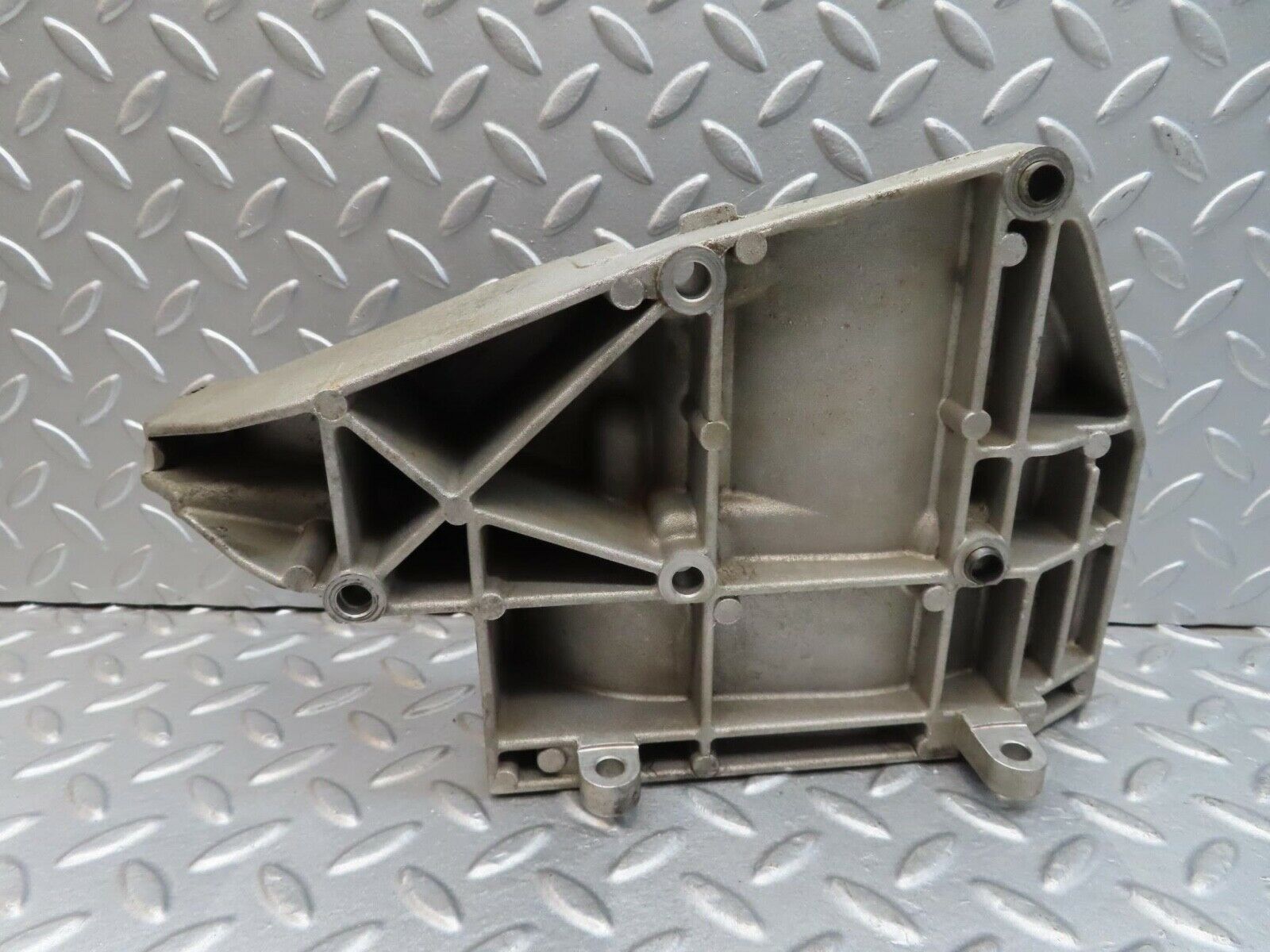 12207 Mercedes-Benz R129 300SL Coupe Alternator Generator Bracket 1041550135