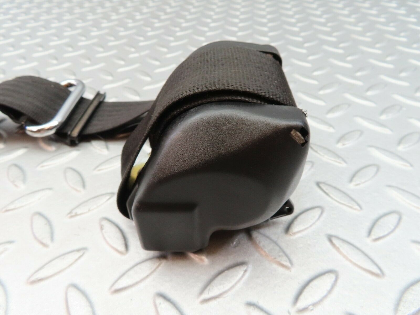 5774 Mercedes-Benz W123 200 Front Right Seat Belt