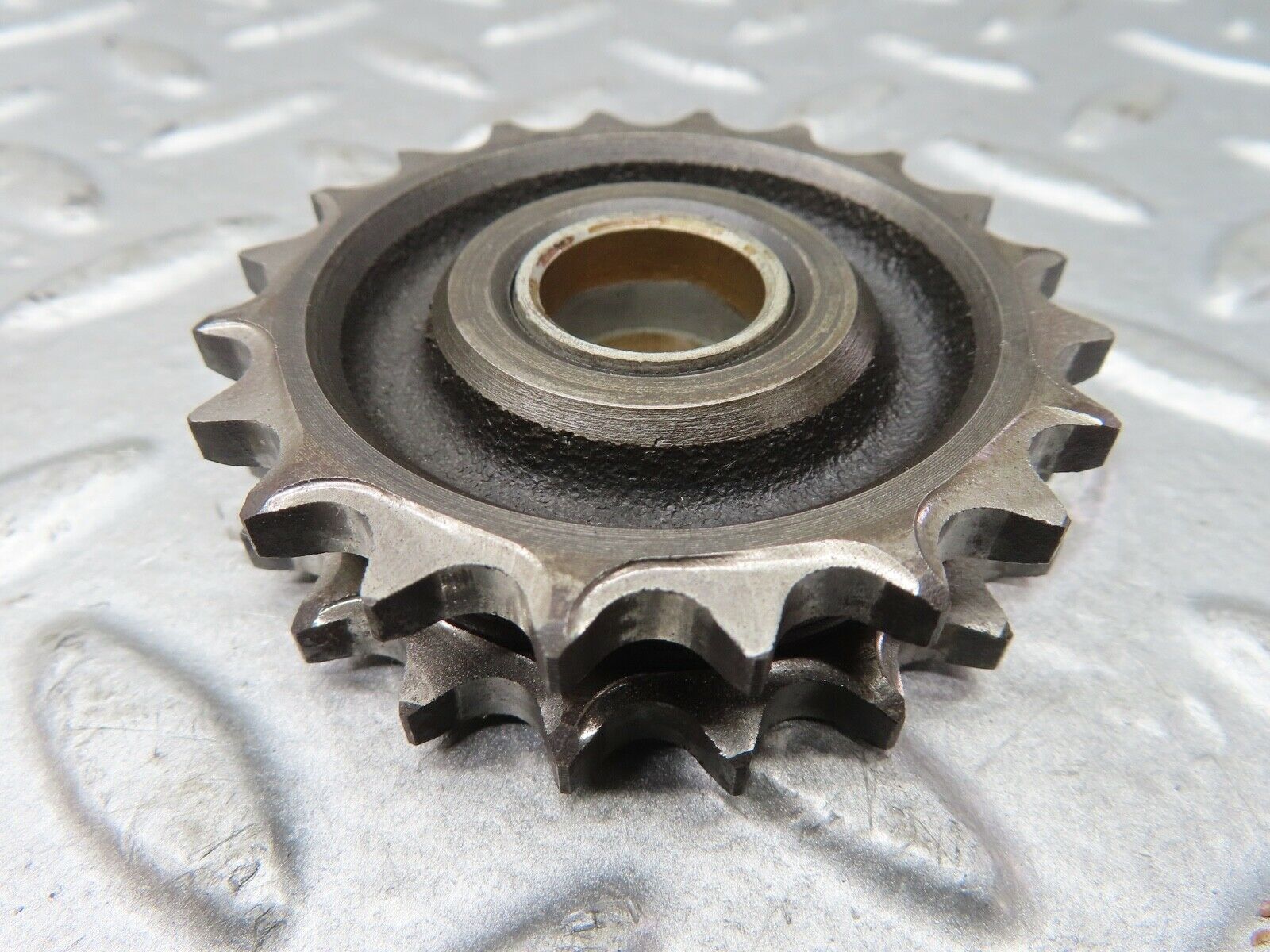 19105 Mercedes-Benz W123 300D Idler Sprocket Gear & Pin