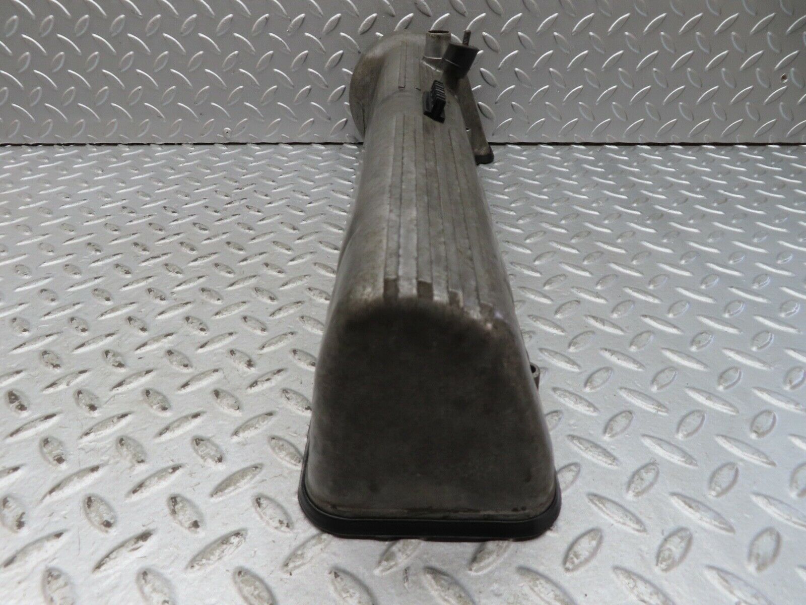 17757 Mercedes-Benz W116 450SEL Cylinder Head Valve Cover Left Side