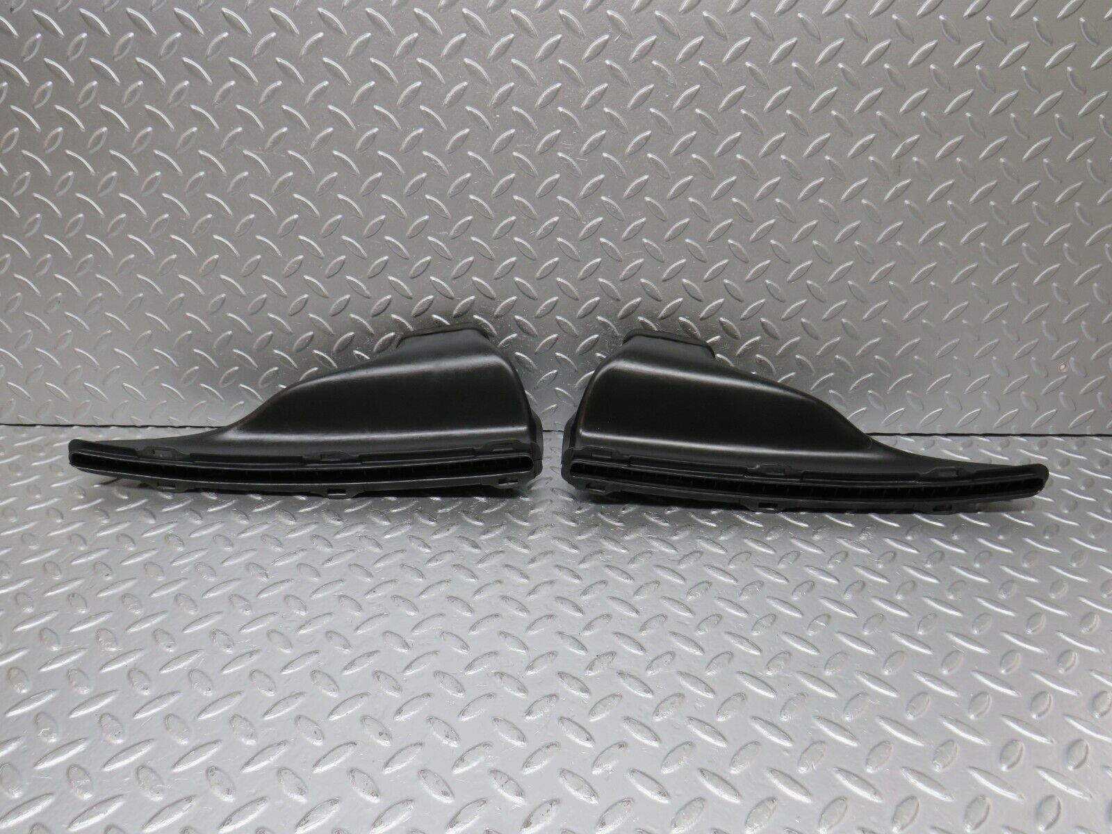 34437 Mercedes-Benz C126 380SEC Coupe Dashboard Air Vent Duct Pair 1268300219