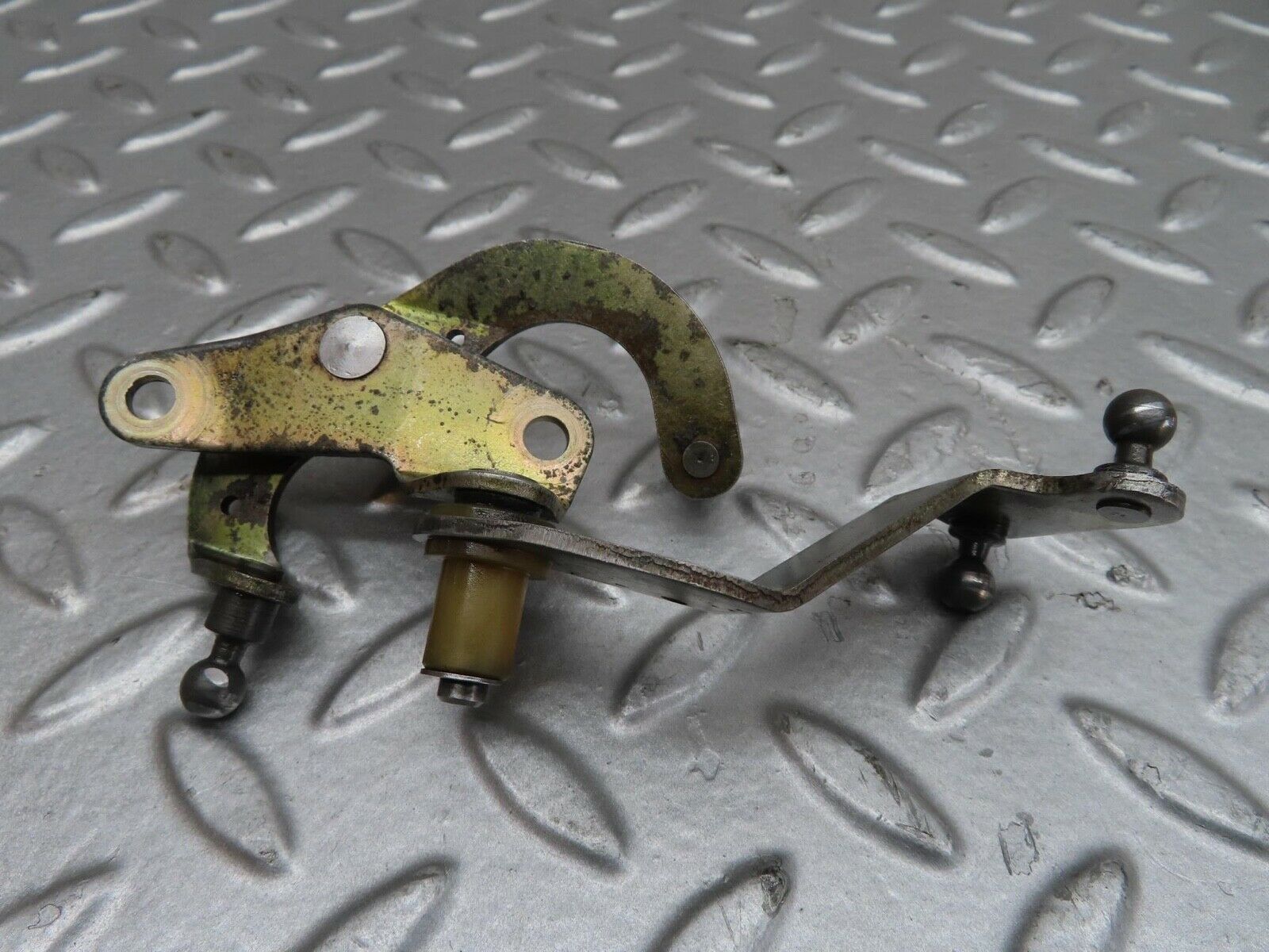 15455 Mercedes-Benz W123 230E Throttle Linkage