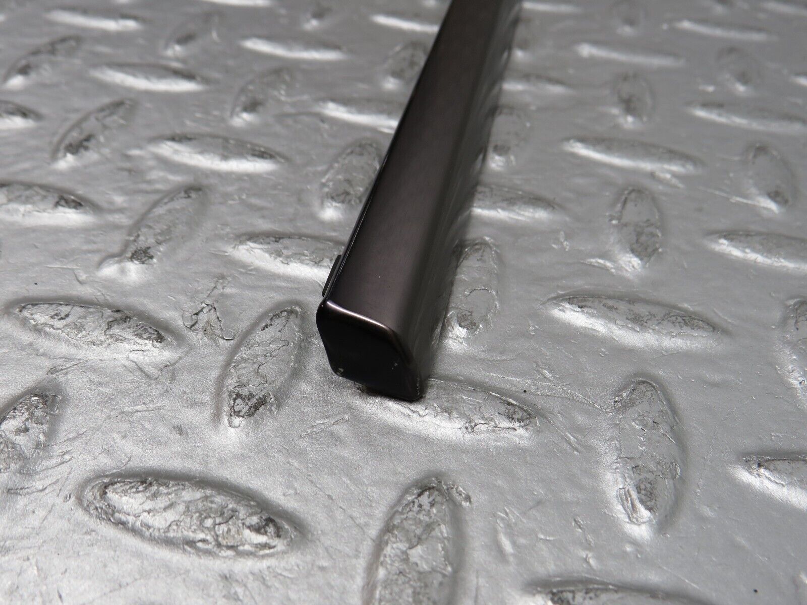 37892 Mercedes-Benz A124 320E Cabriolet Rear Right Window Moulding Trim