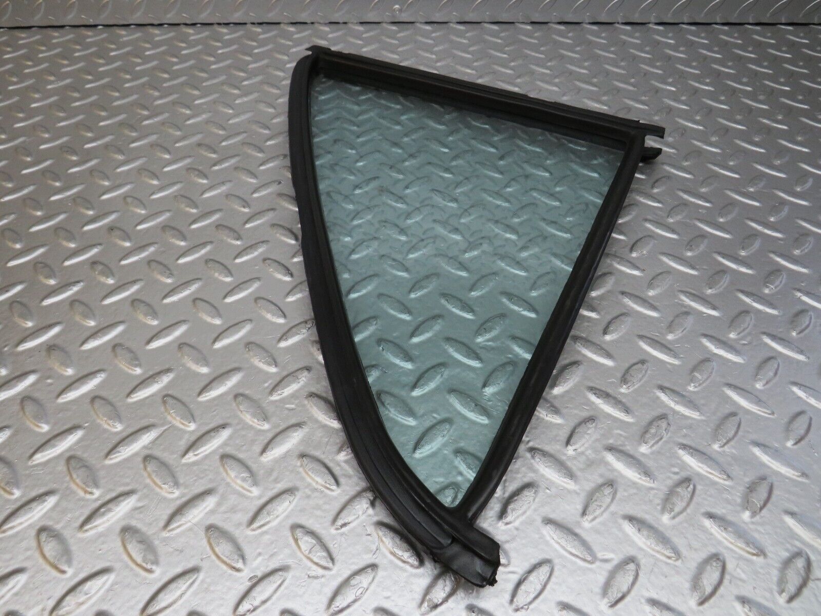 25468 Mercedes-Benz W123 200 Rear Left Quarter Window 1237350124