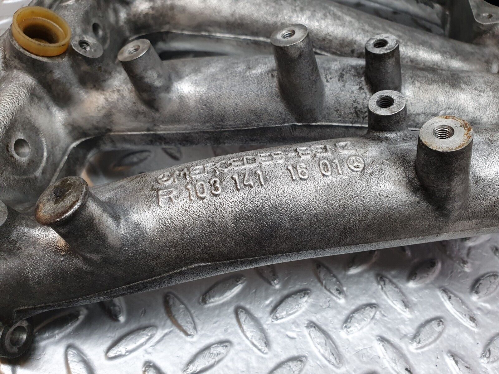 41222 Mercedes-Benz W126 300SE Intake Manifold 1031411601