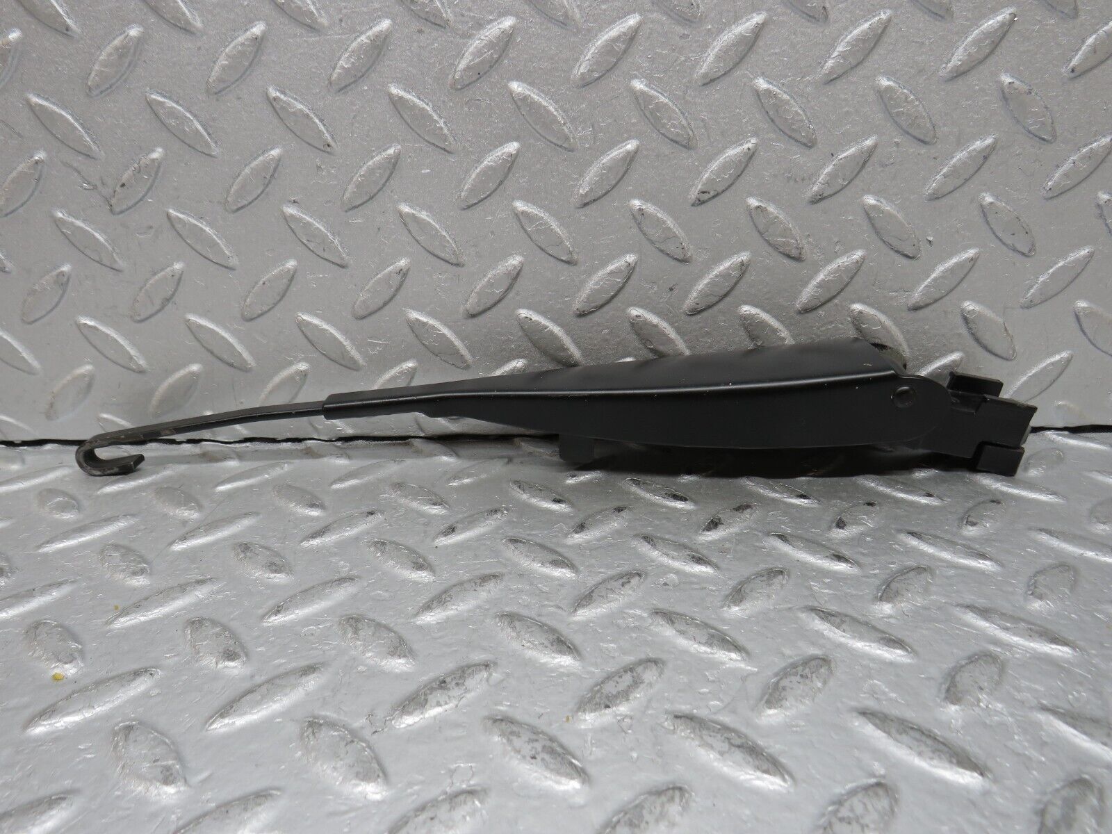 37866 Mercedes-Benz A124 320E Cabriolet Wiper Arm Bosch