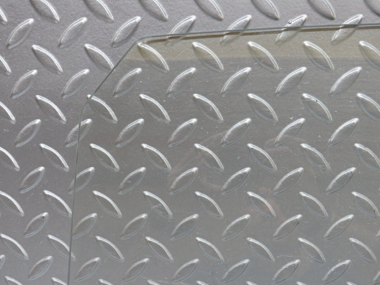 35793 Mercedes-Benz W108 Front Left Door Window Glass