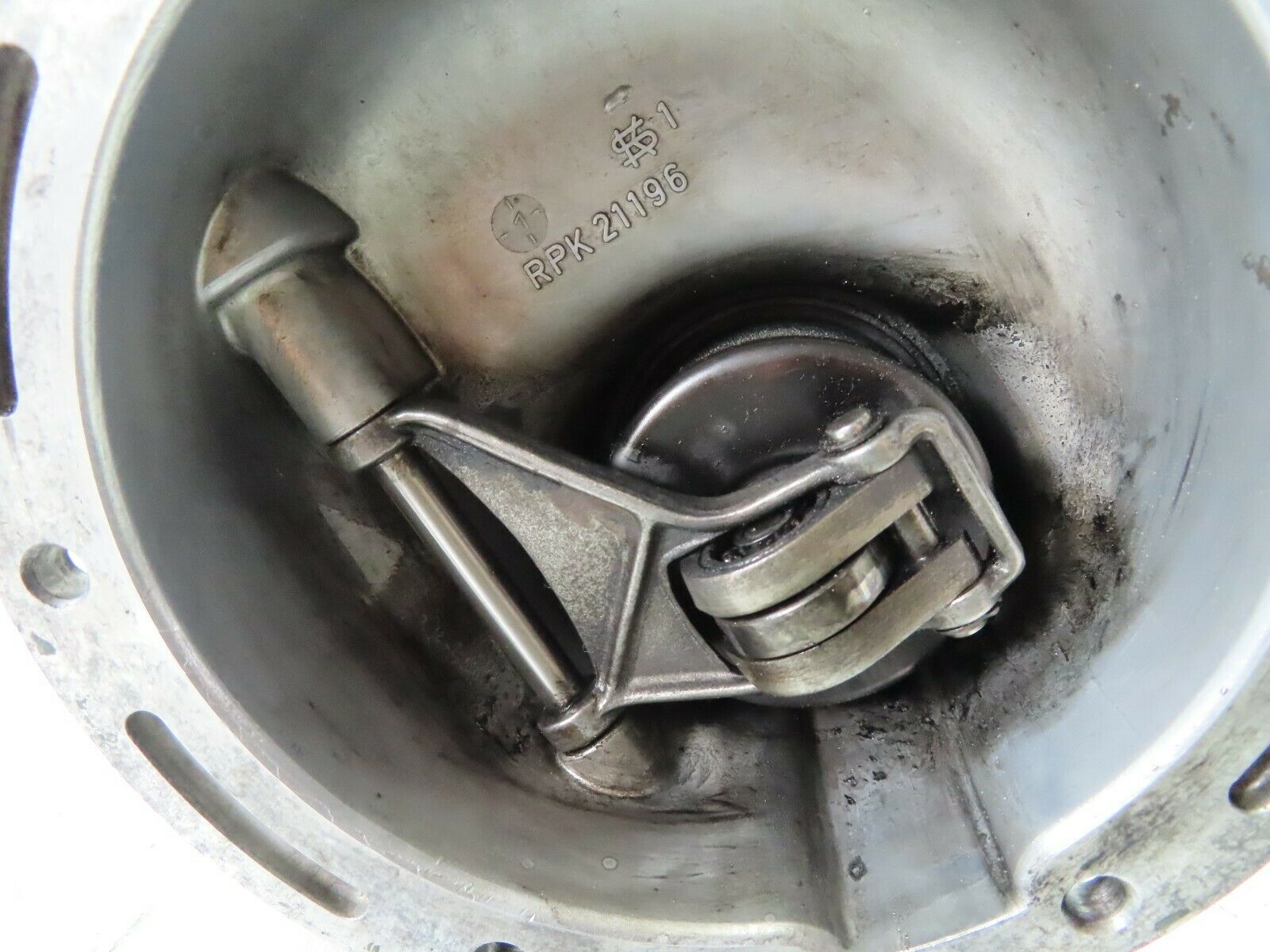 7982 Mercedes-Benz W115 220D Vacuum Pump Pierburg DB/u5 1116