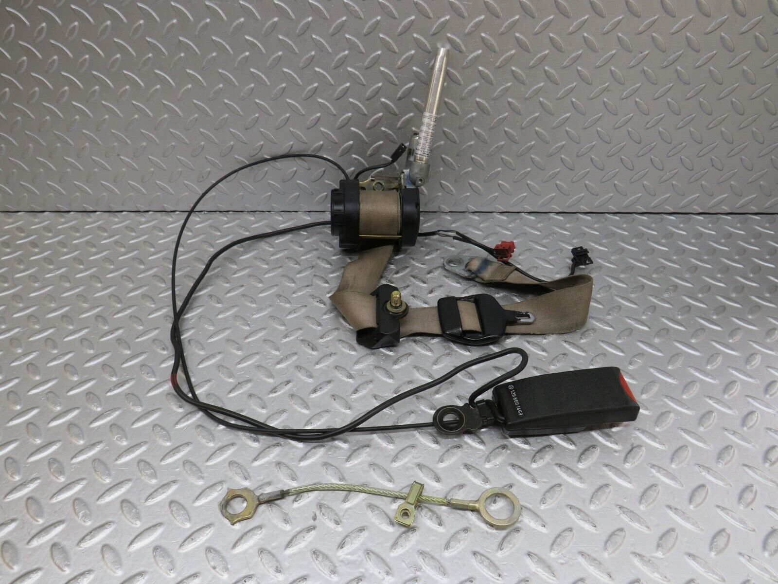 36827 Mercedes-Benz R129 300SL-24 Front Right Seat Belt With Buckle 1298601469