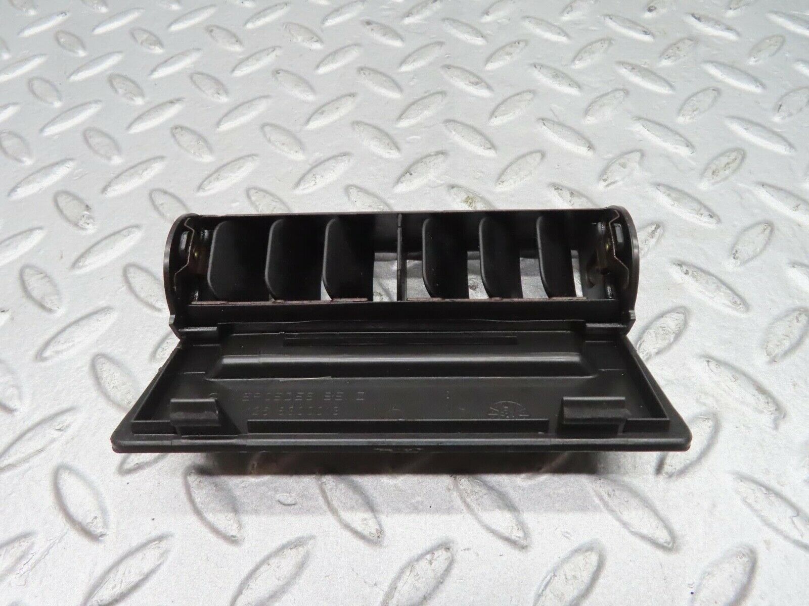 16160 Mercedes-Benz W126 Rear Centre Console Air Vent 1268300013